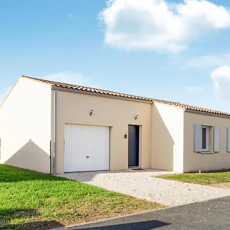Semesterbostad Gorgeous In Longeves With Kitchen Longeves (Charente-Maritime)
