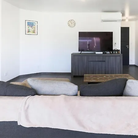 Semesterbostad Gorgeous In Longeves With Kitchen *
